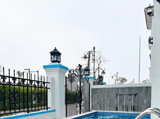 Gần Biển *